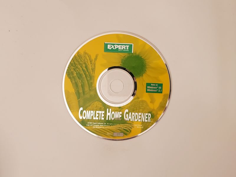 PC Complete Home Gardener (Expert Software, Runs on Windows 95 & Windows 3.1, Disc 1) video game