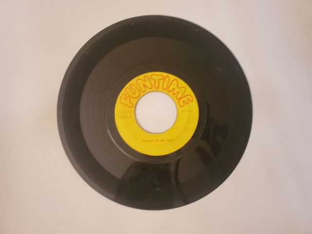 Unknown Farmer in the Dell / Old Mac Donald Had A Farm vinyl record