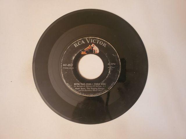 Hank Snow With This Ring I Thee Wed / I'm Moving On vinyl record