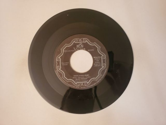 Elvis Presley Rock-A-Hula Baby / Can't Help Falling in Love vinyl record