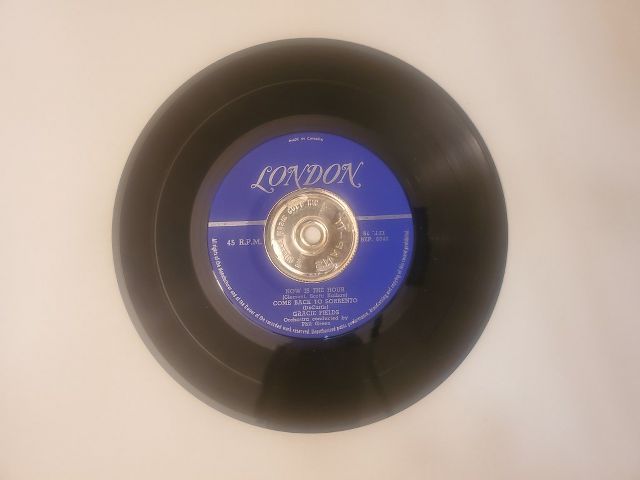 Gracie Fields Now is the Hour (Come Back to Sorento) / Au Revoir / Red Sails in the Sunset vinyl record