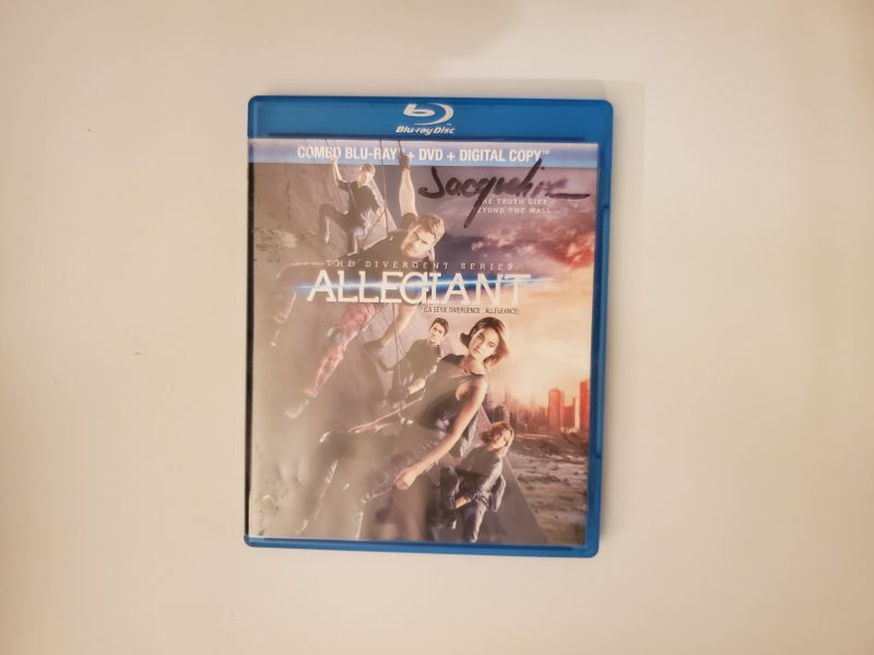 Blu-Ray The Divergent Series: Allegiant video game