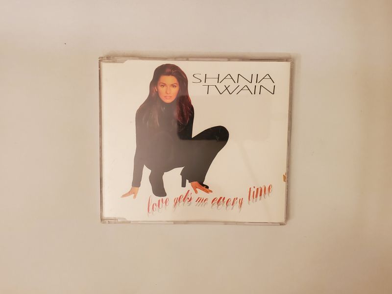 CD Shania Twain - Love Gets Me Every Time video game