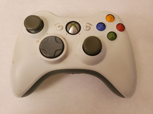 Microsoft Xbox 360 White Wireless Controller video game