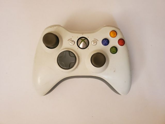 Microsoft Xbox 360 White Wireless Controller video game