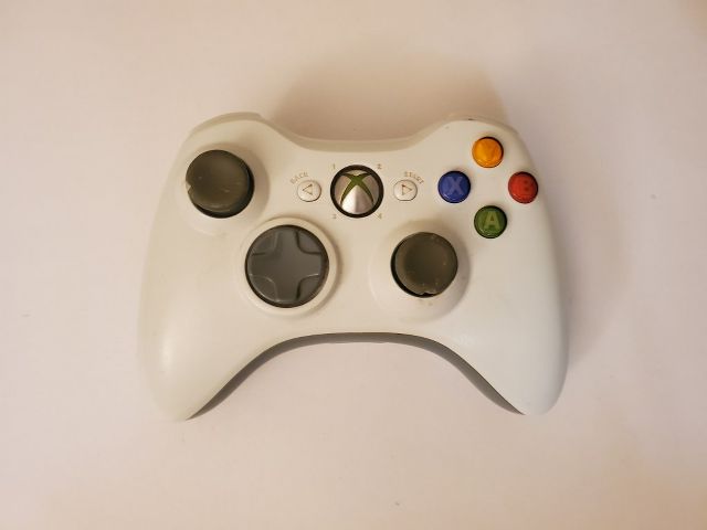 Microsoft Xbox 360 White Wireless Controller video game