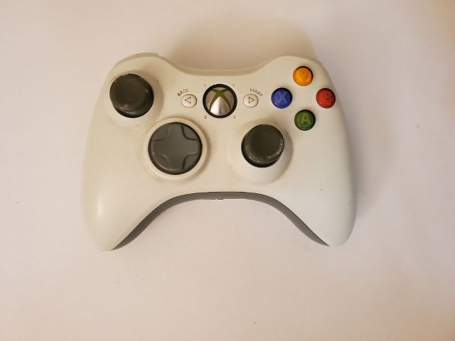 Microsoft Xbox 360 White Wireless Controller video game