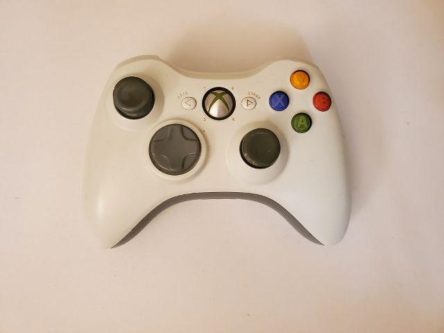 Microsoft Xbox 360 White Wireless Controller video game