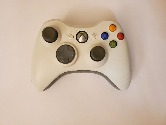 Microsoft Xbox 360 White Wireless Controller video game