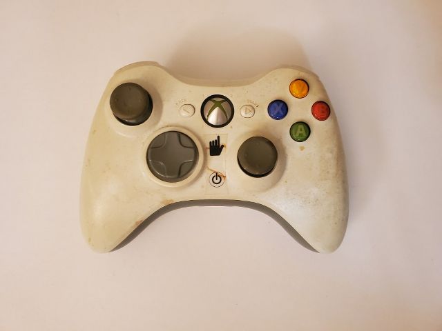 Microsoft Xbox 360 White Wireless Controller video game