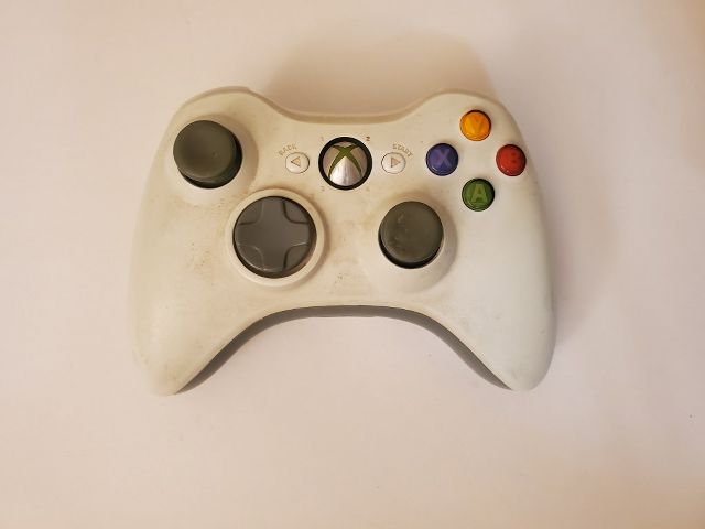 Microsoft Xbox 360 White Wireless Controller video game