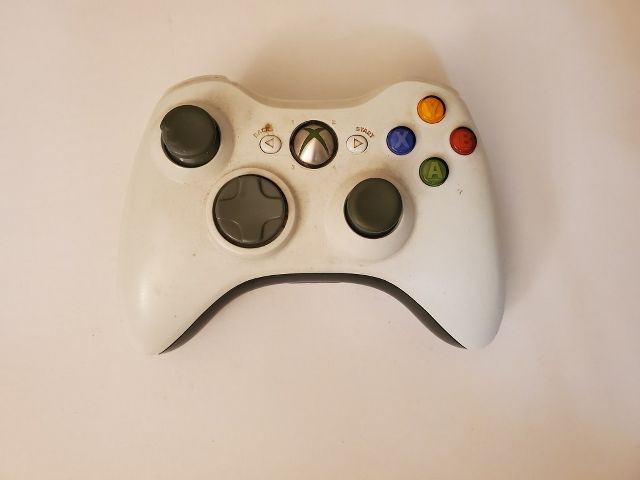 Microsoft Xbox 360 White Wireless Controller video game