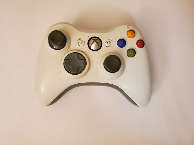 Microsoft Xbox 360 White Wireless Controller video game