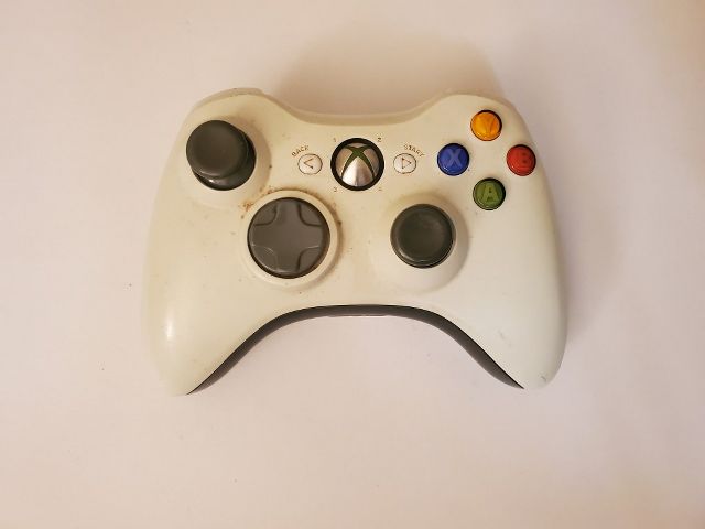 Microsoft Xbox 360 White Wireless Controller video game