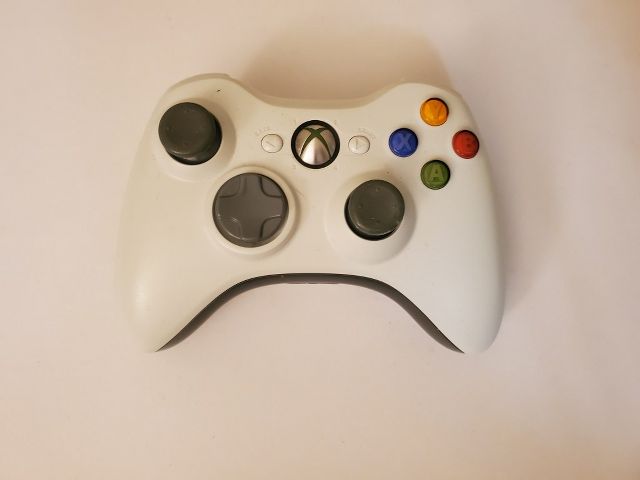 Microsoft Xbox 360 White Wireless Controller video game