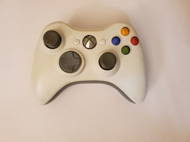 Microsoft Xbox 360 White Wireless Controller video game