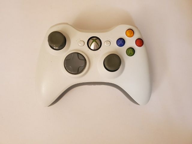Microsoft Xbox 360 White Wireless Controller video game