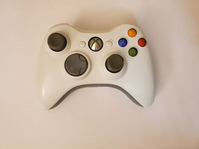 Microsoft Xbox 360 White Wireless Controller video game