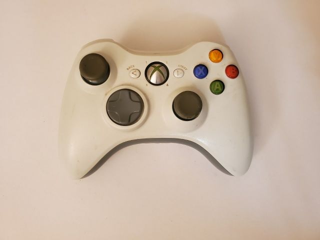 Microsoft Xbox 360 White Wireless Controller video game