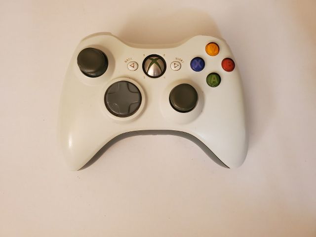 Microsoft Xbox 360 White Wireless Controller video game