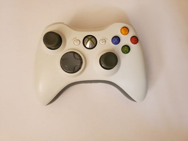 Microsoft Xbox 360 White Wireless Controller video game