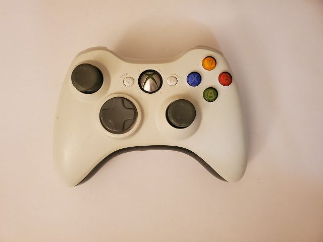 Microsoft Xbox 360 White Wireless Controller video game