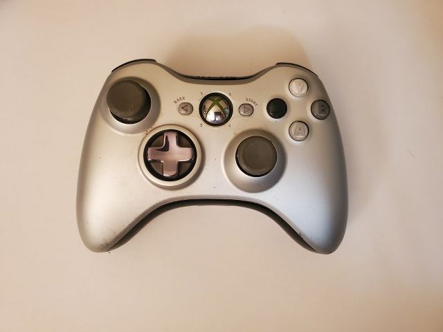 Microsoft Xbox 360 Silver Wireless Controller video game