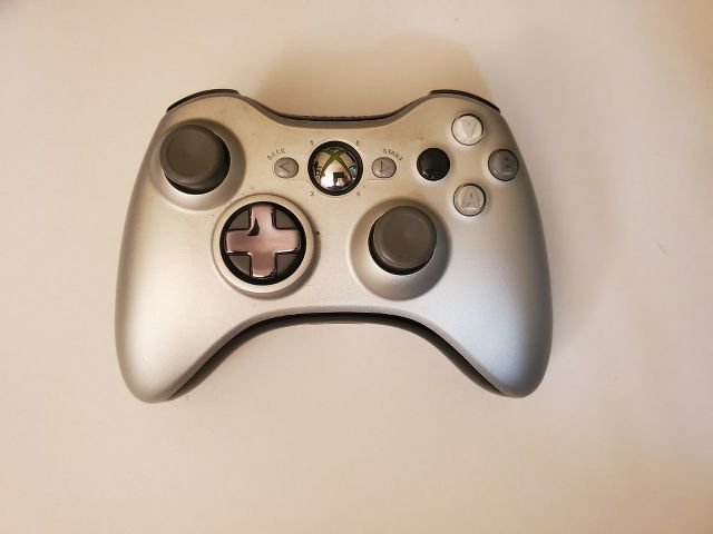 Microsoft Xbox 360 Silver Wireless Controller video game