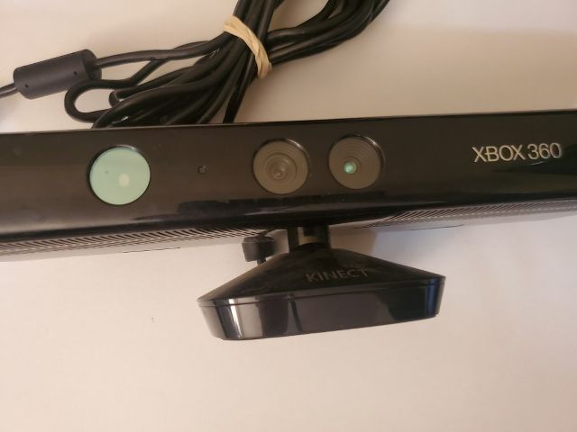 Microsoft Xbox 360 Kinect Sensor Bar video game