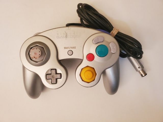 Nintendo GameCube Damaged Silver Controller video game