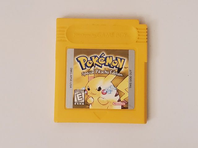 Nintendo Game Boy Pokemon Yellow: Special Pikachu Edition video game