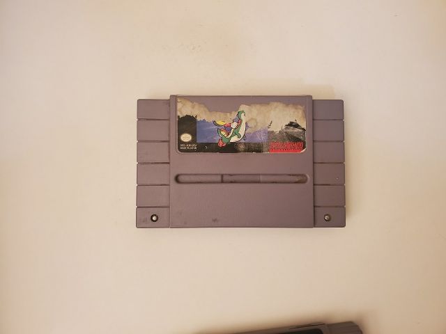 Nintendo SNES Super Mario World Damaged Label video game