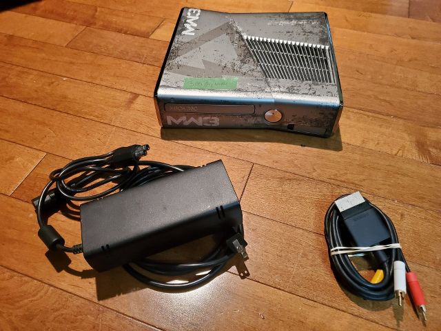 Microsoft Xbox 360 System Console Slim MW3 Edition video game