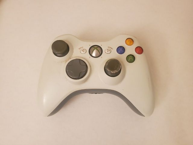 Microsoft Xbox 360 White Wireless Controller video game