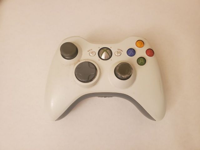 Microsoft Xbox 360 White Wireless Controller video game