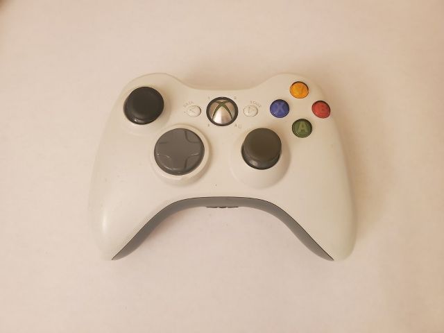 Microsoft Xbox 360 White Wireless Controller video game