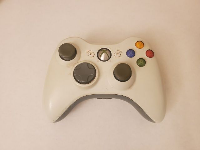 Microsoft Xbox 360 White Wireless Controller video game