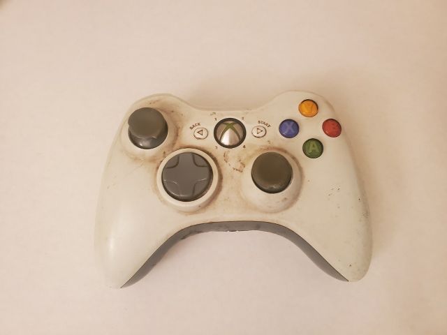 Microsoft Xbox 360 White Wireless Controller video game