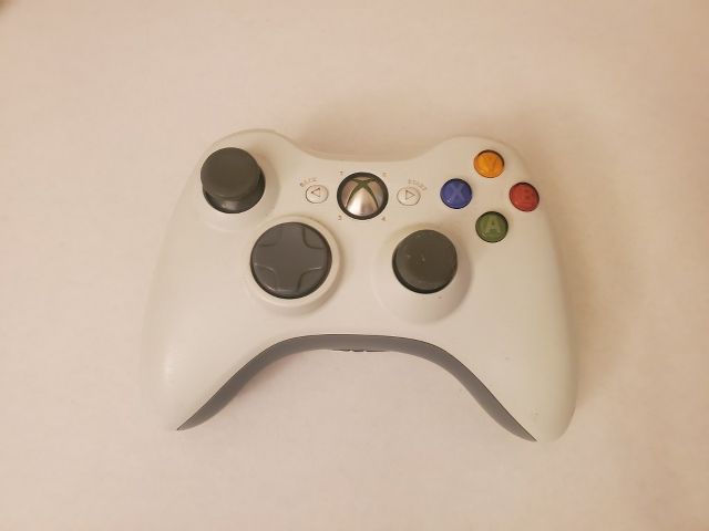Microsoft Xbox 360 White Wireless Controller video game