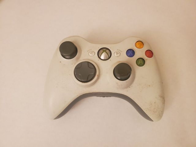 Microsoft Xbox 360 White Wireless Controller video game
