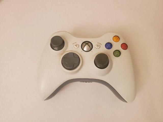 Microsoft Xbox 360 White Wireless Controller video game