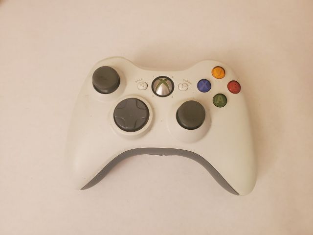 Microsoft Xbox 360 White Wireless Controller video game