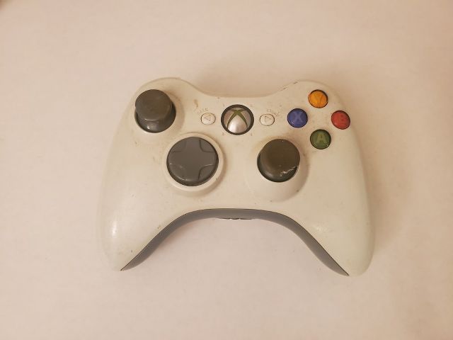 Microsoft Xbox 360 White Wireless Controller video game