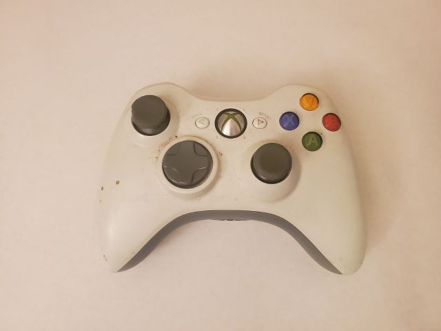 Microsoft Xbox 360 White Wireless Controller video game