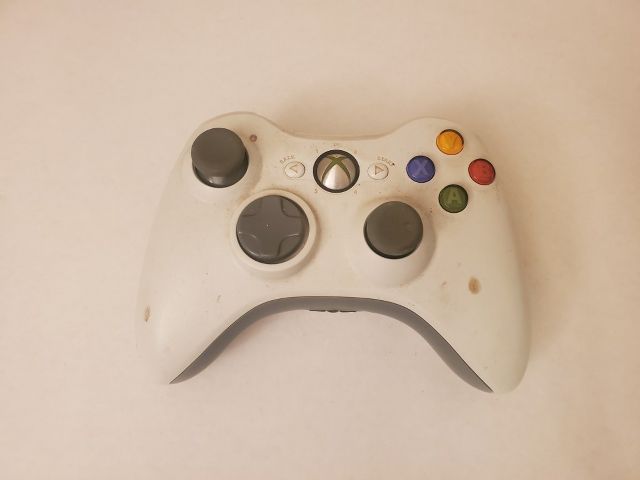 Microsoft Xbox 360 White Wireless Controller video game