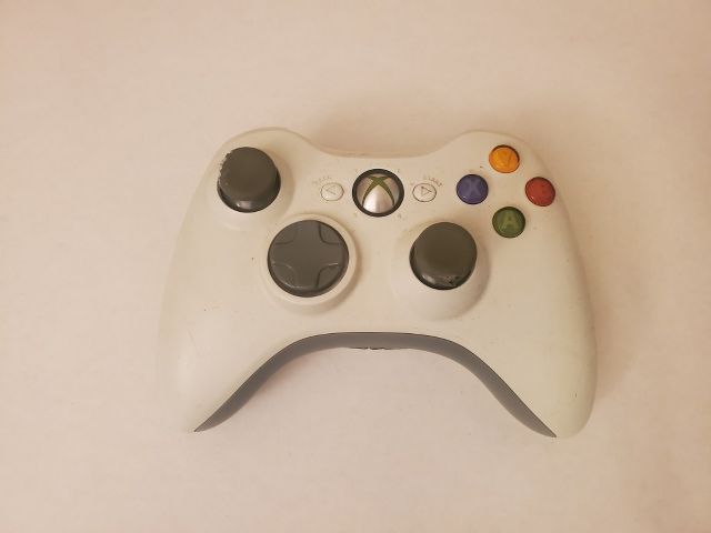 Microsoft Xbox 360 White Wireless Controller video game