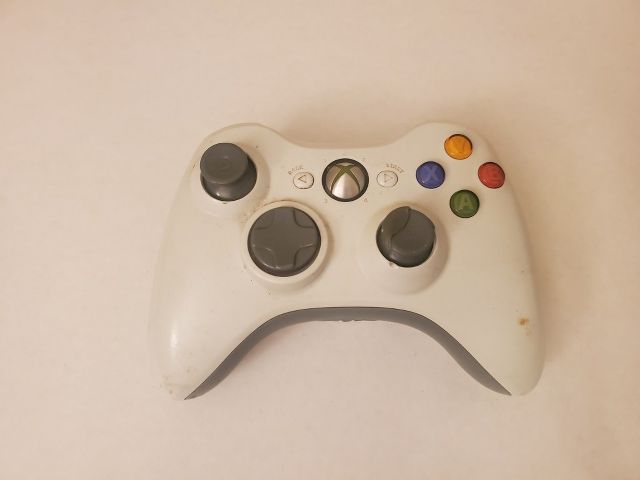Microsoft Xbox 360 White Wireless Controller video game