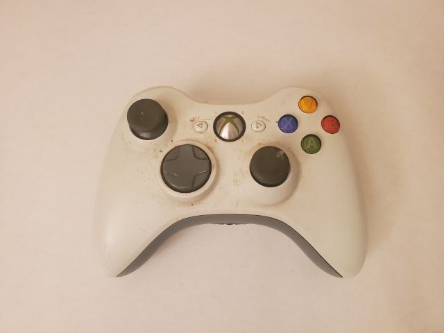 Microsoft Xbox 360 White Wireless Controller video game