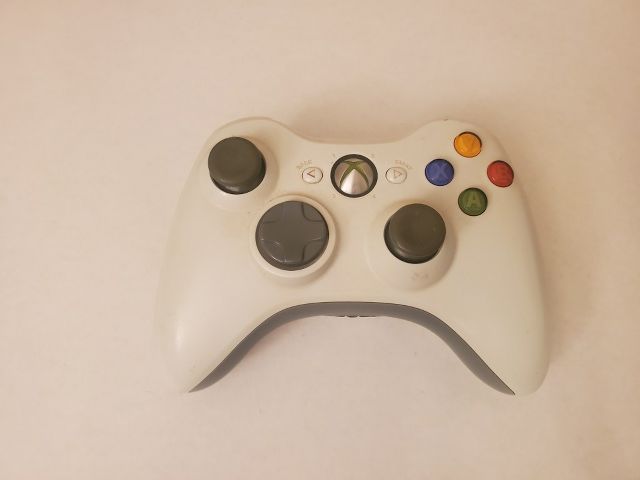Microsoft Xbox 360 White Wireless Controller video game