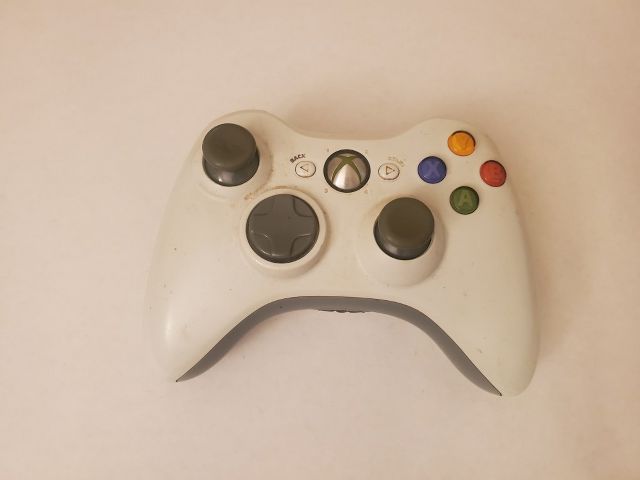 Microsoft Xbox 360 White Wireless Controller video game